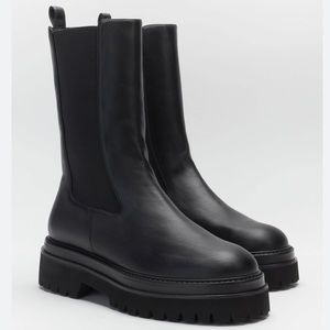 Good American Lug Sole Combat Boots - Black - Size 9 SMALL FIT